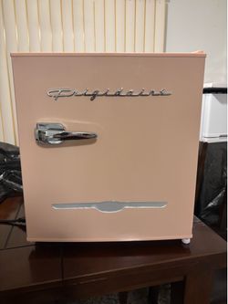 Frigidaire retro fridge