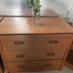 Dressers And Nightstands 