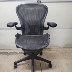 Herman Miller Aeron Size B Computer Desk Ergonomic Task Office Chair, Posturefit