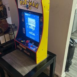 Classic PAC-MAN Arcade Game