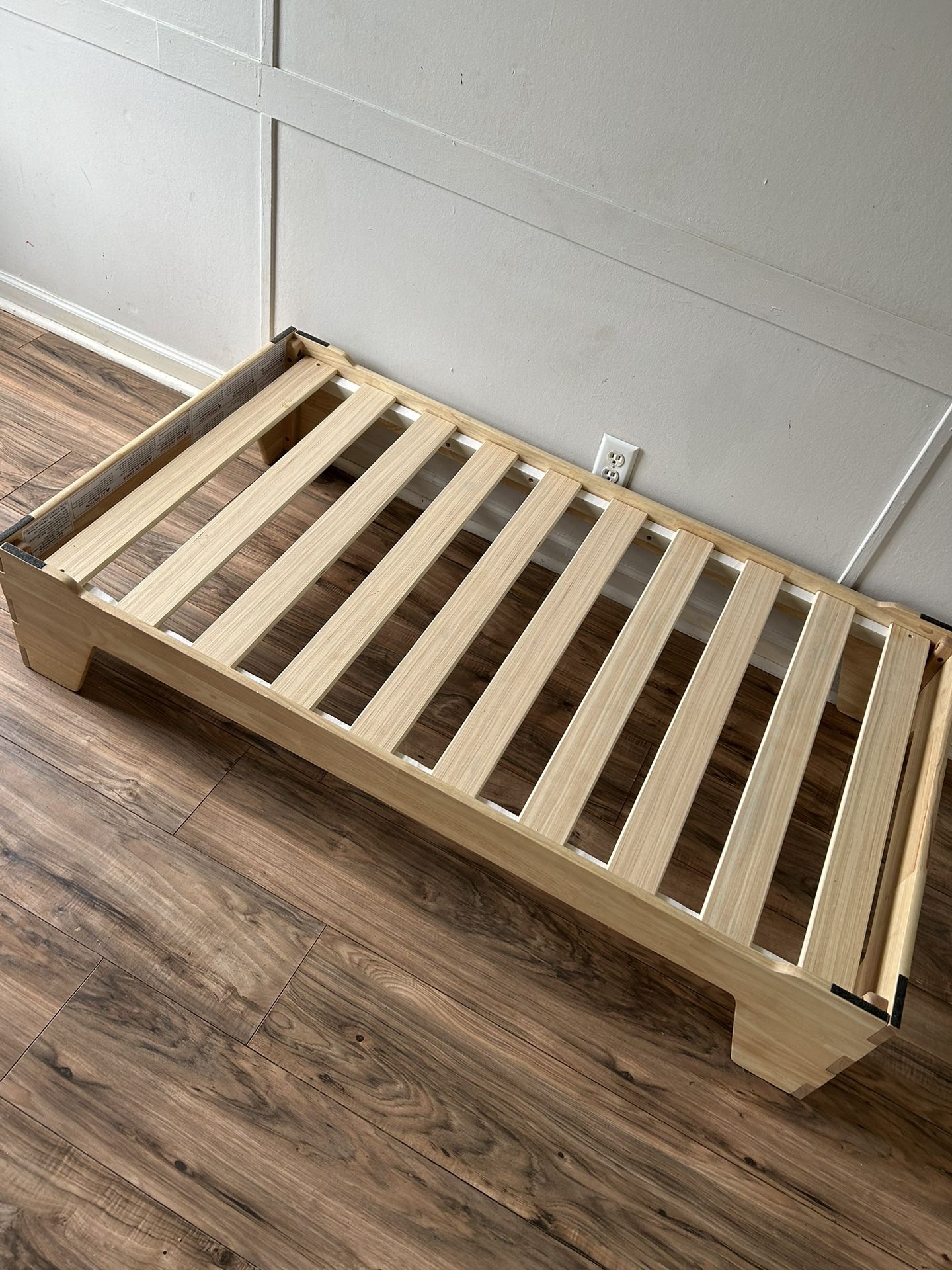 Very Sturdy Toddler bed