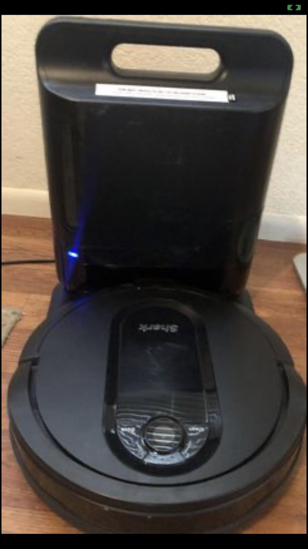 Shark IQ Robot Vacuum-Black (used-in great condition)