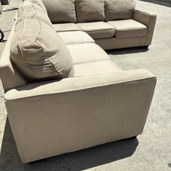 Tan Sectional Couch 🛻Delivery Available🛻