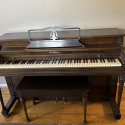 Spinet Piano
