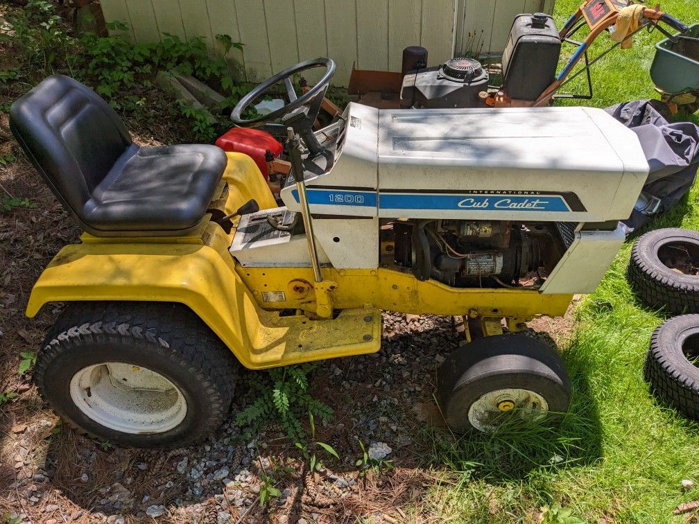 IH Cub Cadet 1200