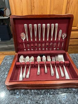 Vintage WM Rogers dining flatware set in wooden box.   Included: 8 knives  1 Butter Knives  15 Teaspoons  8 Forks (Salad) 8 Forks (Dinner) 8 Long spoo
