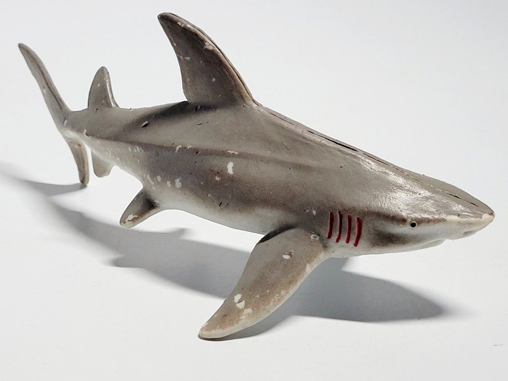 Unbranded 6" Bull Shark Plastic Detailed Realistic Lightweight Action Figure Toy
the object in the image is a bull shark toy. 
Explanation: Appearance