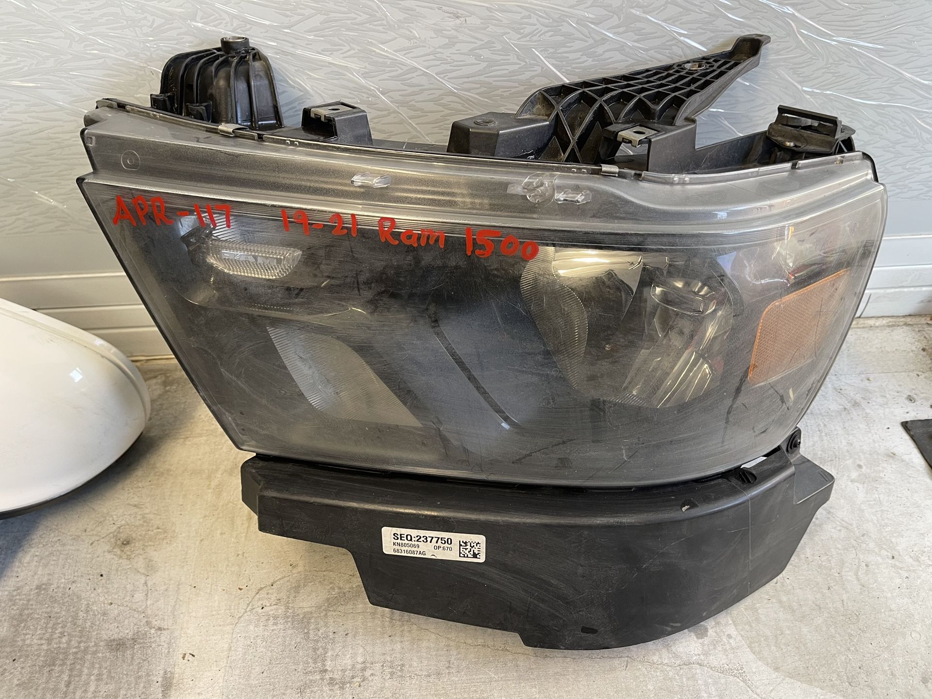 Headlight For 2020 Dodge Ram 1500 Headlight