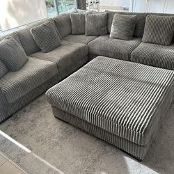 Ashley Lindyn 5-Piece Sectional + Lindyn Oversized Accent Ottoman