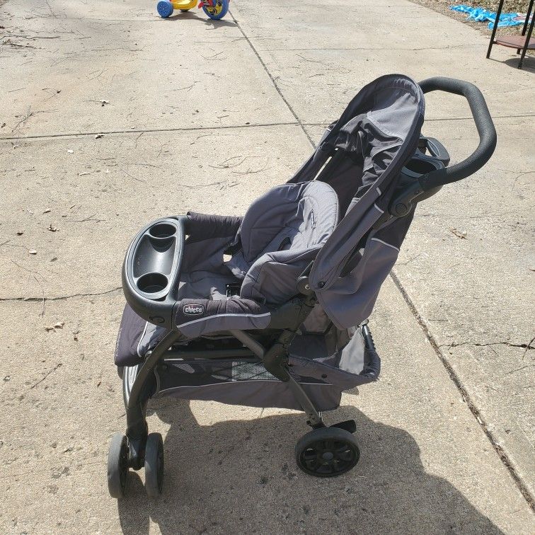 Chicco Single Baby Stroller. All Attachments Intact.
