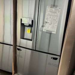 NEW IN BOX LG FRENCH STYLE REFRIGERATOR STAINLESS STEEL 