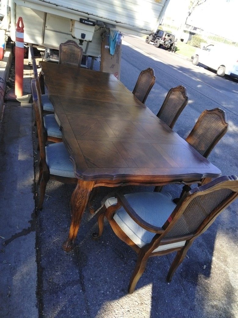 Nice Dinning Room Table For 8 People