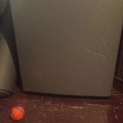 Small Mini Fridge $45