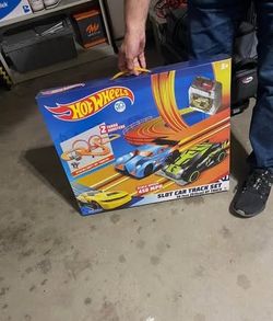 Vintage Hot Wheels 2-Car Slot Car Racing Set - Complete
