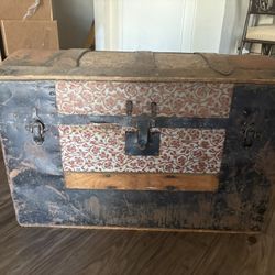 Victorian-era dome top or camelback