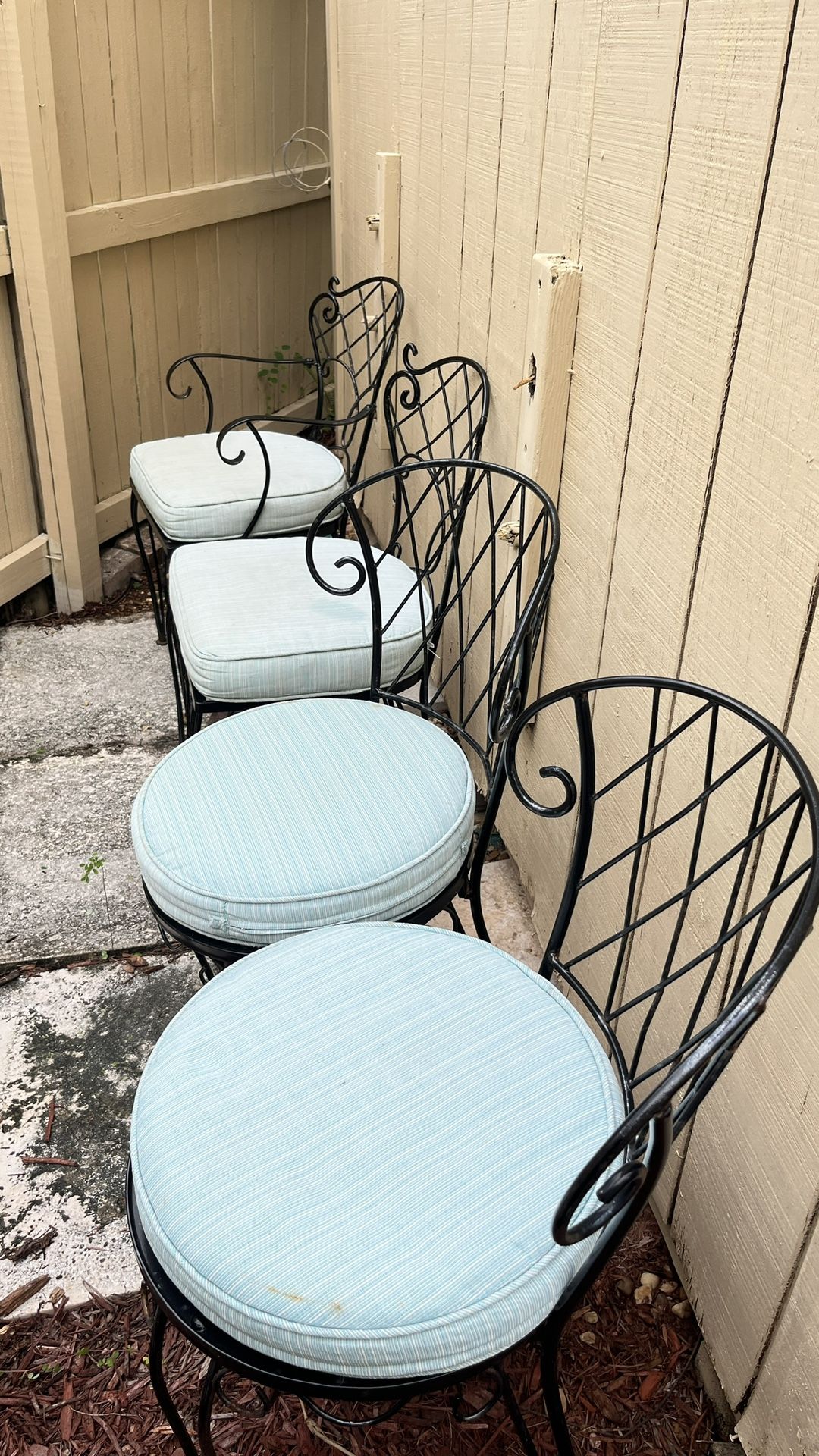 4 Wrought Iron Chairs Just Redone Weather Proof Paint