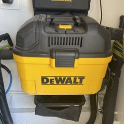 DEWALT Portable 6 Gallon 5 Horsepower Wall-MountedGarage Wet Dry Vacuum DXV06G