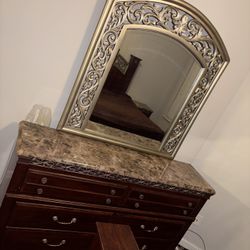 Beautiful 5 Piece Bedroom Set! Triomphe Queen Poster Bed in Cherry 57216