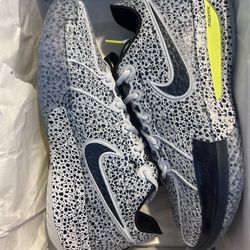 Nike Air Zoom GT Cut 3 / Size 9 / 140$