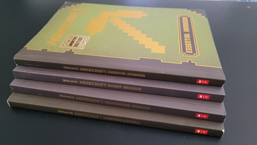Minecraft - Set of 4, Essential Hanbooks, paperback