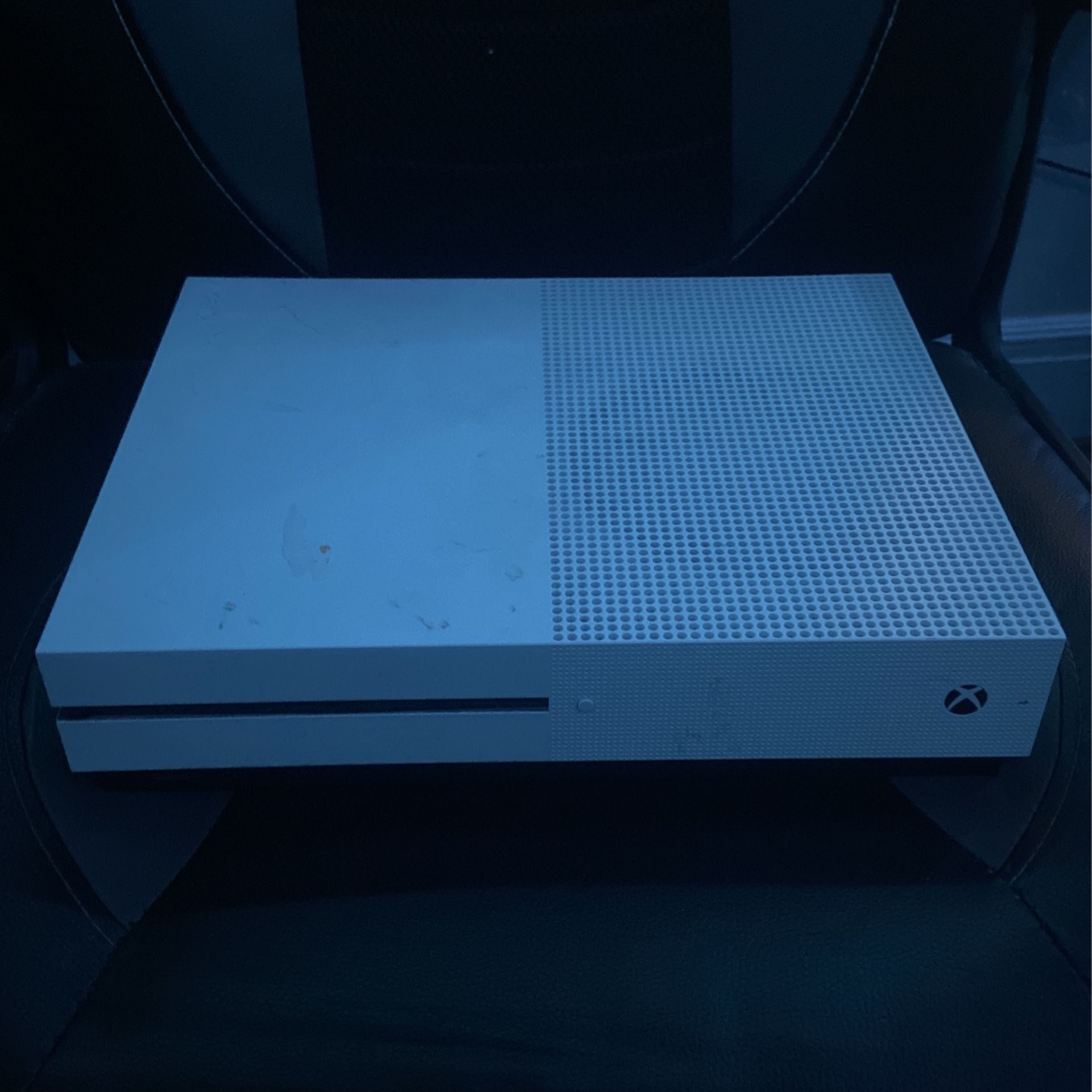 Xbox One S console 