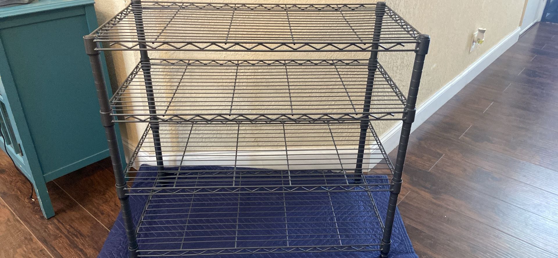 Metal shelf rack,4 adjustable shelves,H31”, W34.5”,Deep17.5”, Great condition-very clean.West Boca