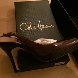Beautiful Cole Haan Size 7-:1/2B LIKE NEW IN BOX