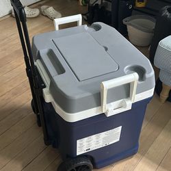 Igloo 58L Cooler With Wheels 