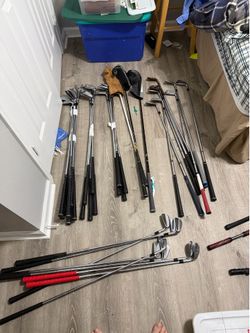 Assorted clubs Titleist and Nike
