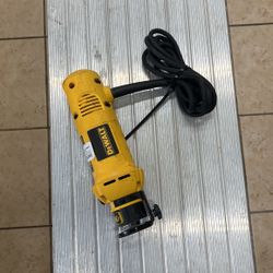 DEWALT SPIRAL CUT SAW 
