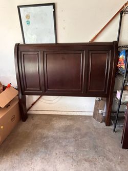 Queen size bedframe with storage