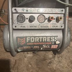 Fortress 4 Gallon, 200 Psi High Air Compressor 