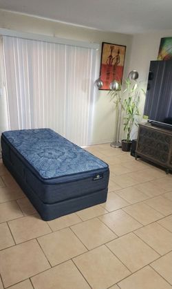VERY NICE LIKE NEW XL TWIN SIZE SERTA MATTRESS AND BOXSPRING FOR SALE! IN EXCELLENT CONDITION, FREE DELIVERY