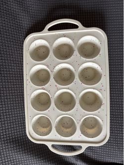 White Confetti 12-Cup Silicone Muffin Pan - Neutral