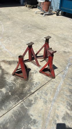 Jack stands
