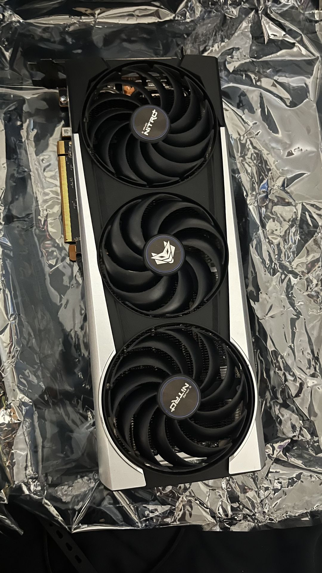 Nitro+ AMD Radeon RX 6700 XT