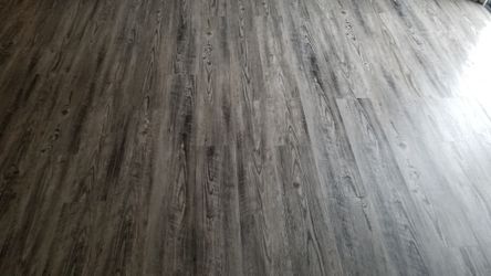 Viynl plank floor