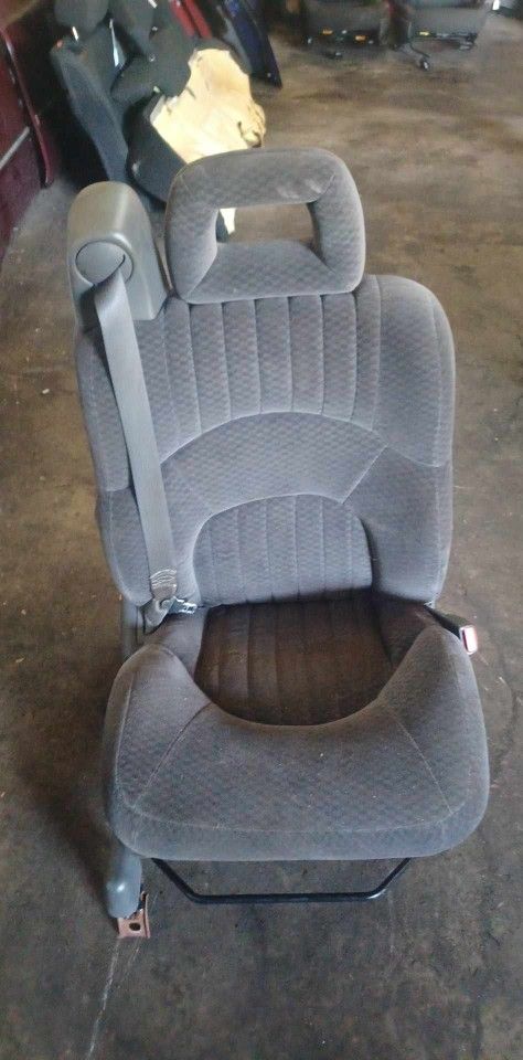 2000 Bonneville passenger seat  like new