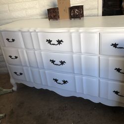 Dresser  White 