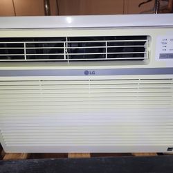 LG 24,500 BTU Window Air Conditioner, 230/208V, Cools 1,560 Sq. Ft. for Bedroom, Living Room, Apartment, Quiet Operation, with Remote, 3 Cooling & Fan