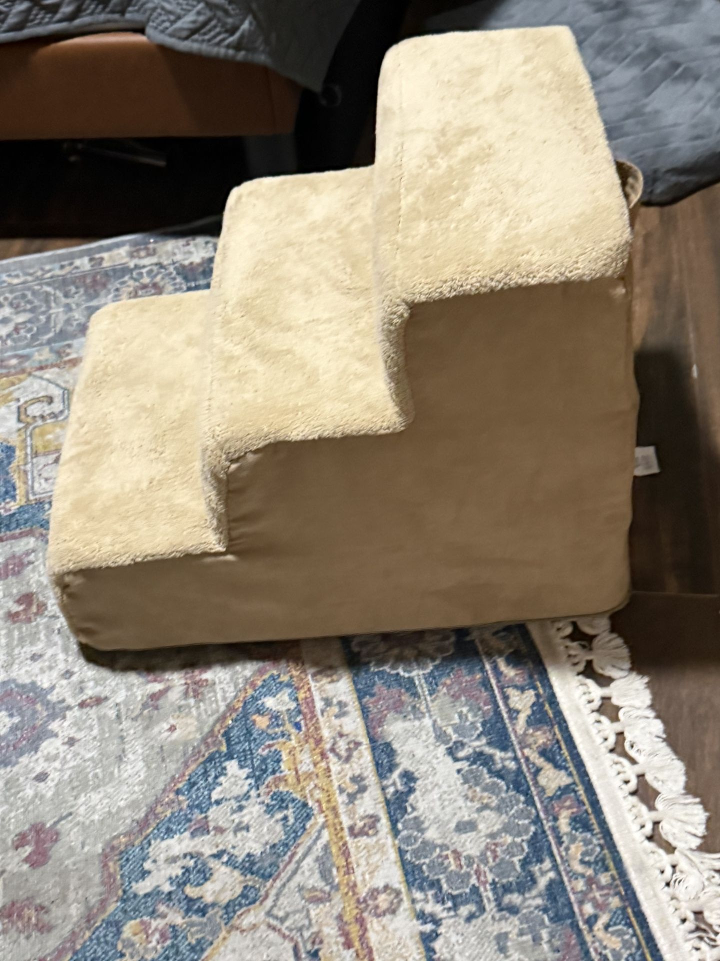 Carpeted Pet Stairs