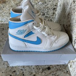 Air Jordan 1 Mid UNC White/Carolina Blue Powder Blue BQ6472 114 Women’s Size 8 