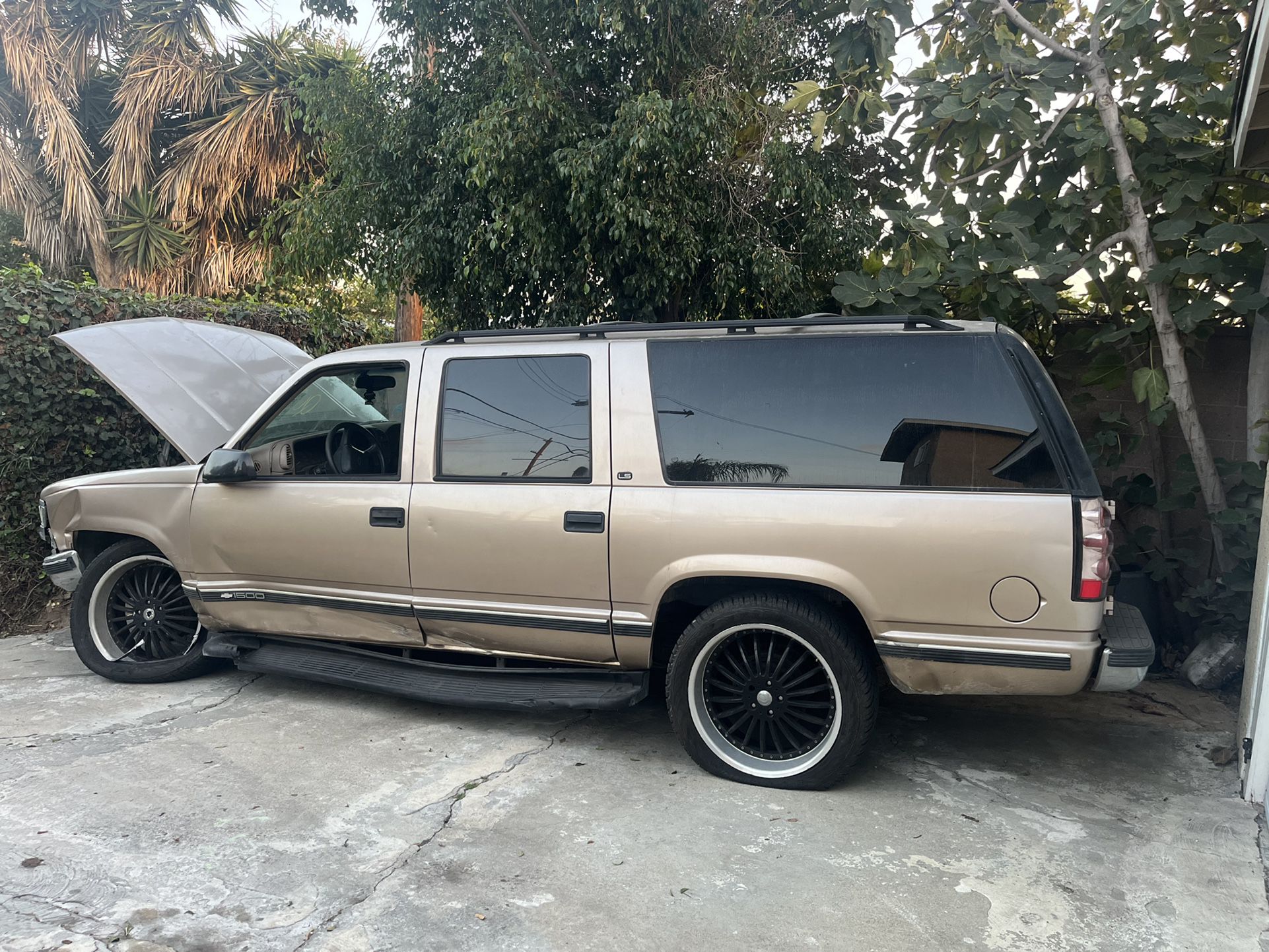 Chevy Suburban Part Out Parts Only 