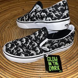 NEW!  VANS OFFTHE WALL KIDS DINOSAUR SLIP-ON SNEAKERS
