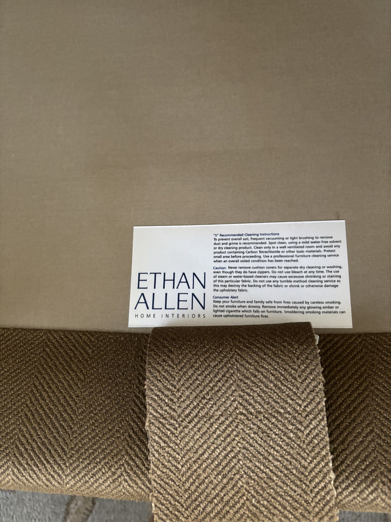 Ethan Allen Classic Sofa. Like New. Stunning. 