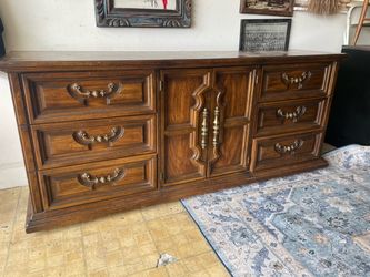Dresser set