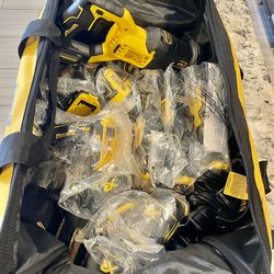 Dewalt Bag Large Fits Up To 20 Tools