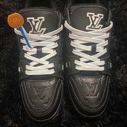 LV Shoes Black & White