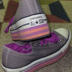 Womans Size 7 Converse All Stars Platform Sneakers 