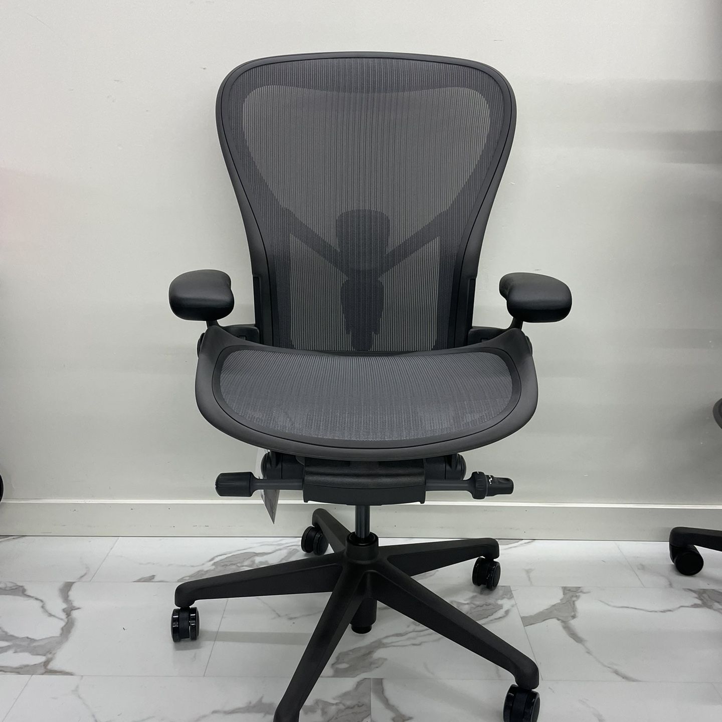 BRAND NEW 🔥🔥🔥SIZE C 🔥🔥🔥HERMAN MILLER REMASTERED AERON FULLY LOADED DELIVERY AVAILABLE 🚚🚚🚚